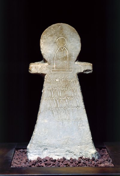 Stele votiva, forse raffigurante Tanit (calcare) da Phoenician